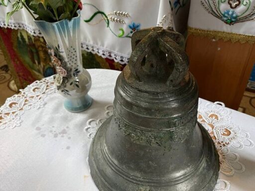 На Тернопільщині двоє братів знайшли церковний дзвін 18 століття
